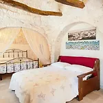 Trullo Mandorlo * Martina Franca