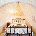 Trullo Mandorlo Hébergement de vacances *