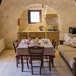 Trullo Mandorlo Martina Franca