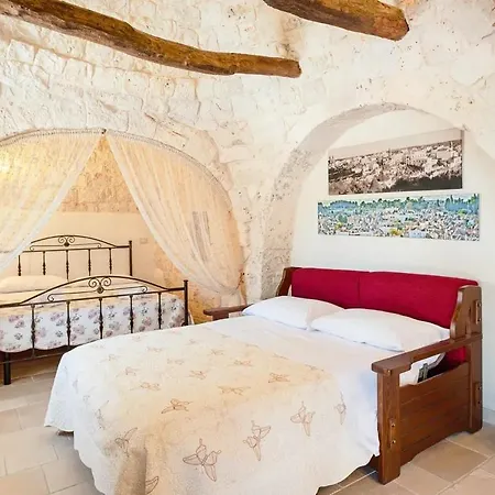 Trullo Mandorlo